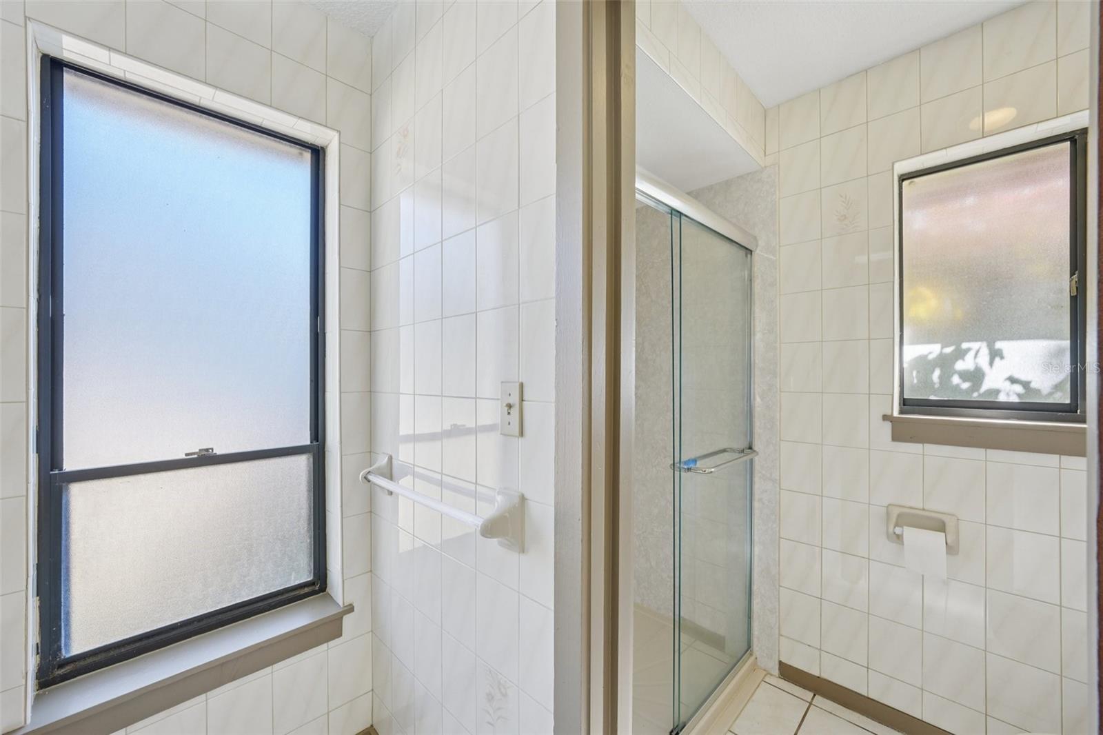 Image 39 of 76 For 1412 Wexford Drive N