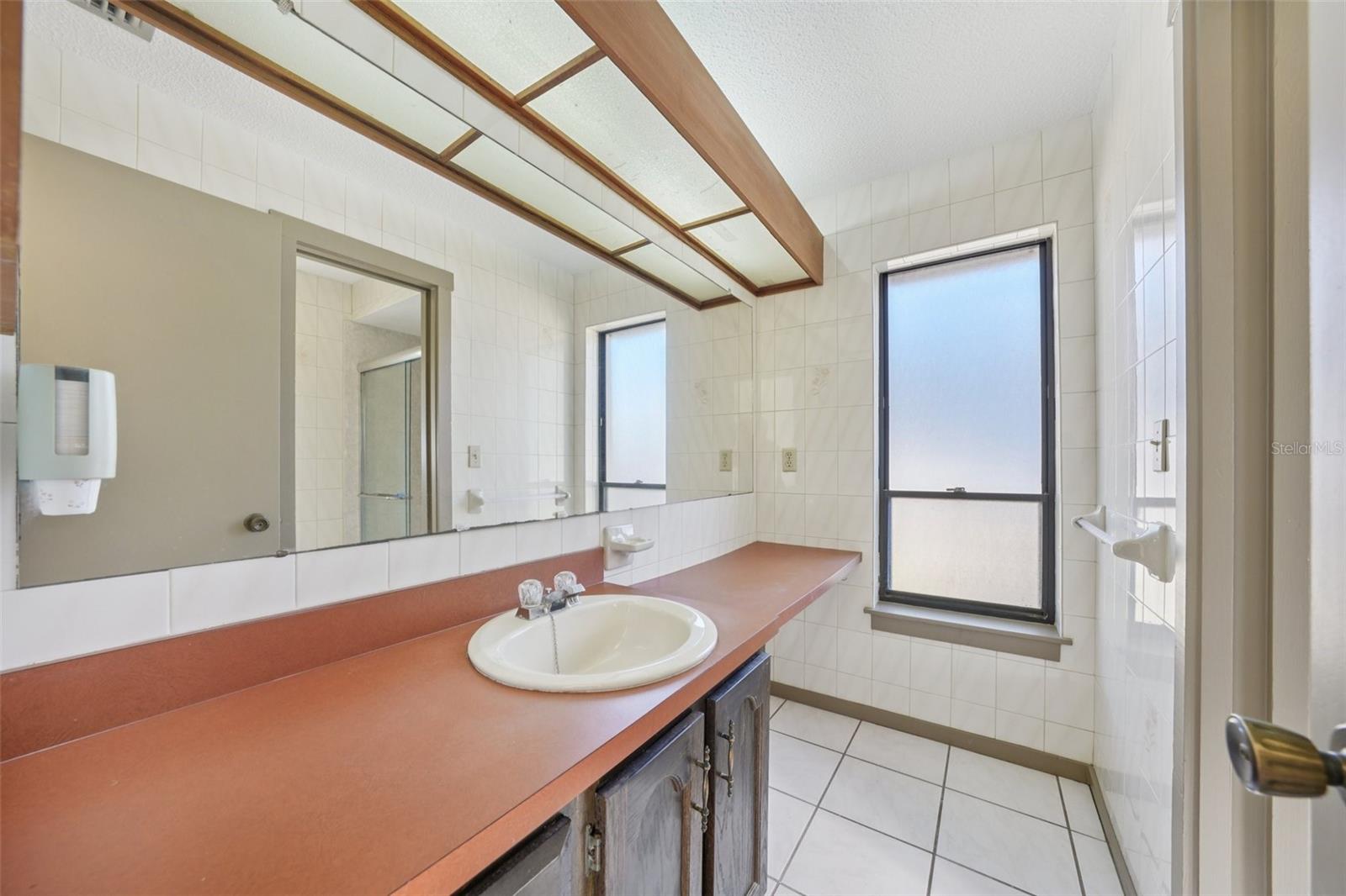 Image 41 of 76 For 1412 Wexford Drive N