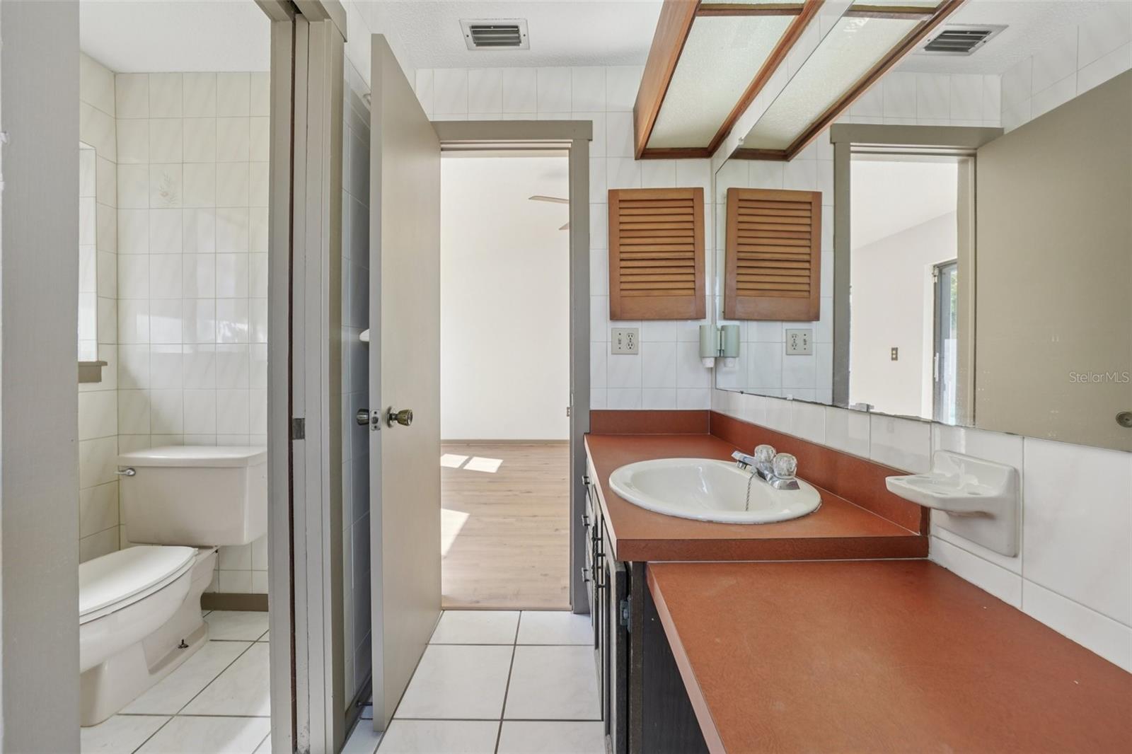 Image 42 of 76 For 1412 Wexford Drive N