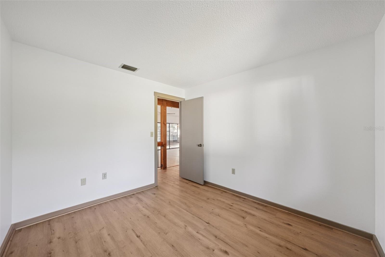 Image 44 of 76 For 1412 Wexford Drive N