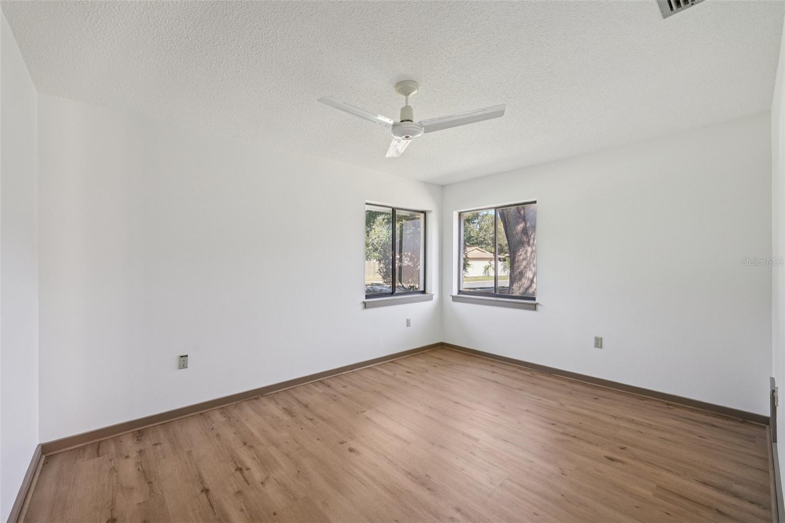 Image 45 of 76 For 1412 Wexford Drive N