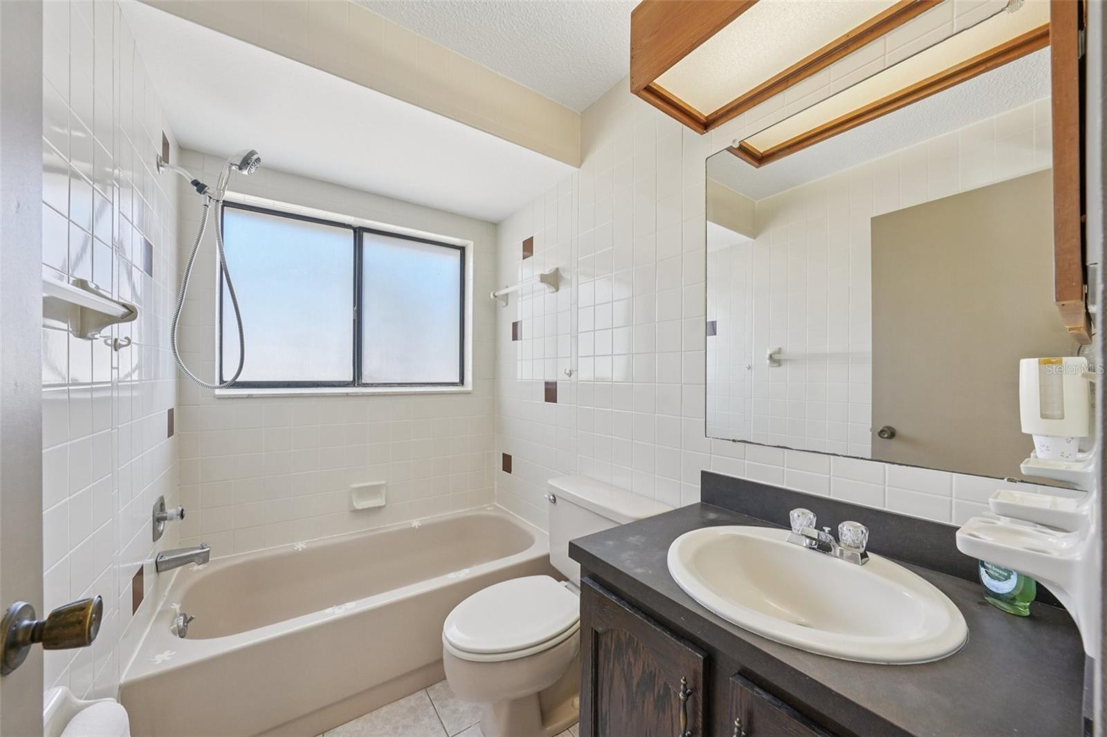 Image 47 of 76 For 1412 Wexford Drive N