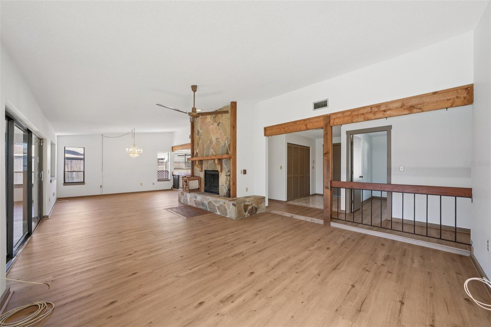 Image 5 of 76 For 1412 Wexford Drive N