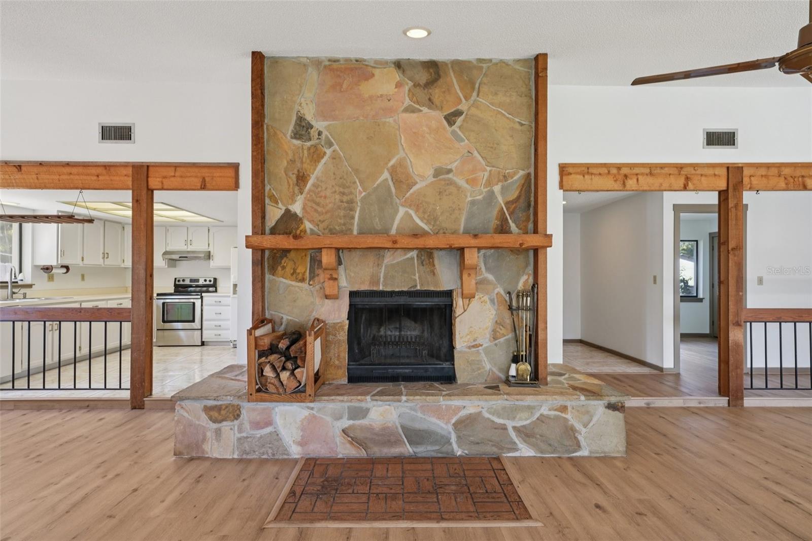 Image 7 of 76 For 1412 Wexford Drive N