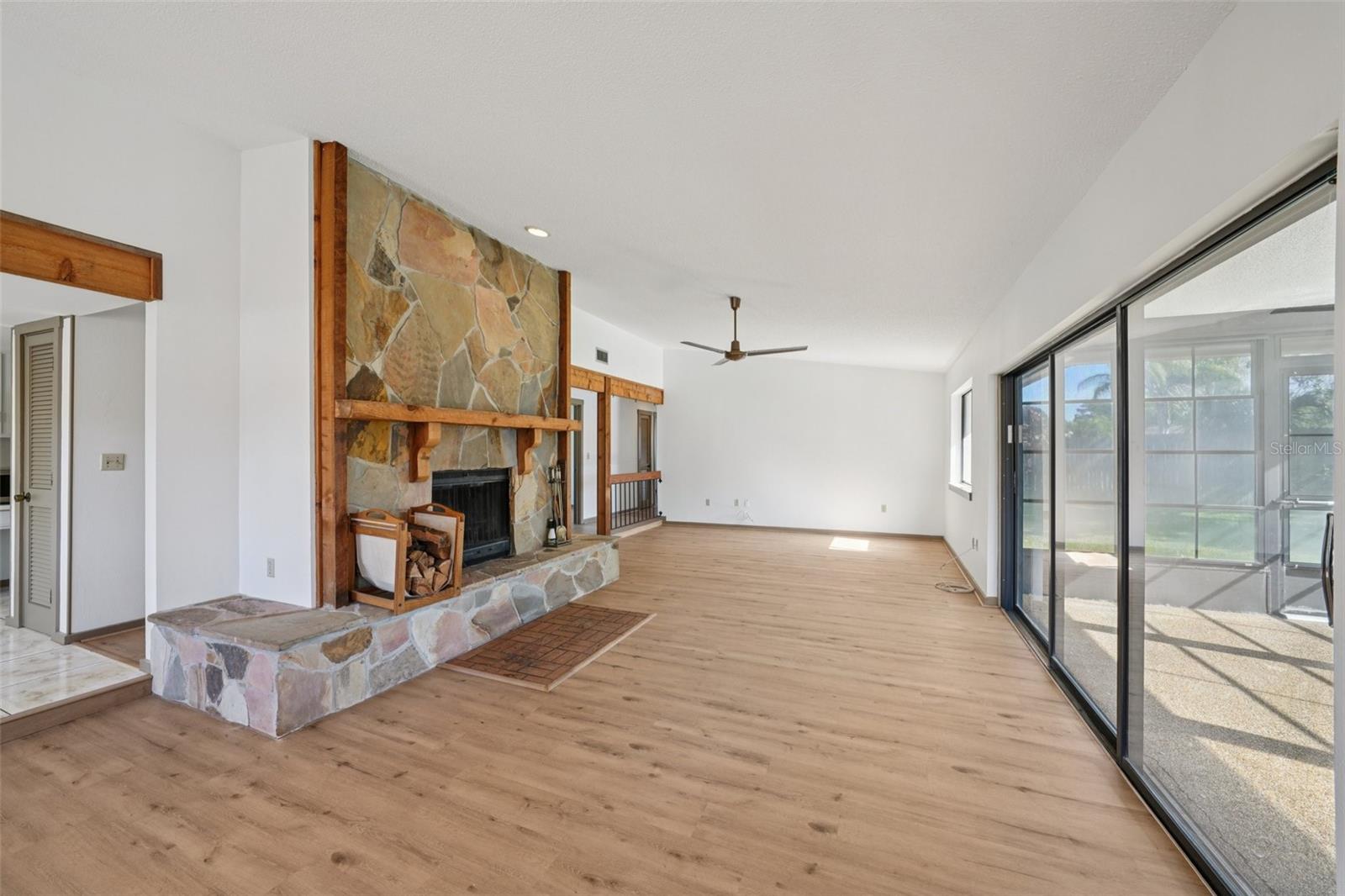 Image 8 of 76 For 1412 Wexford Drive N