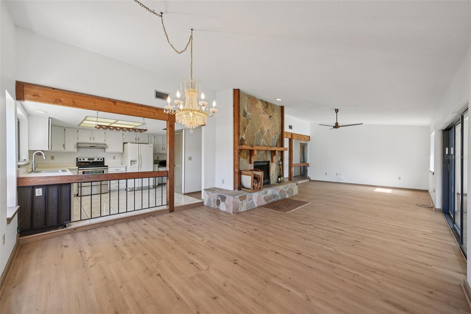 Image 9 of 76 For 1412 Wexford Drive N