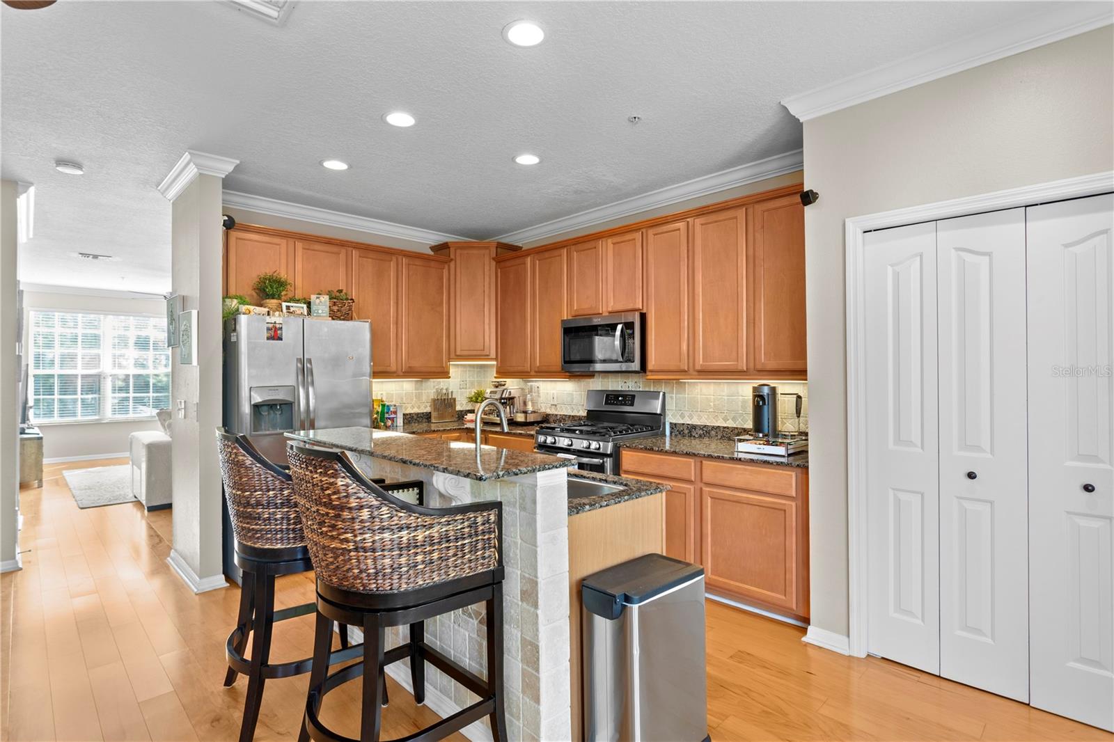 Image 16 of 44 For 3023 Pointeview Drive