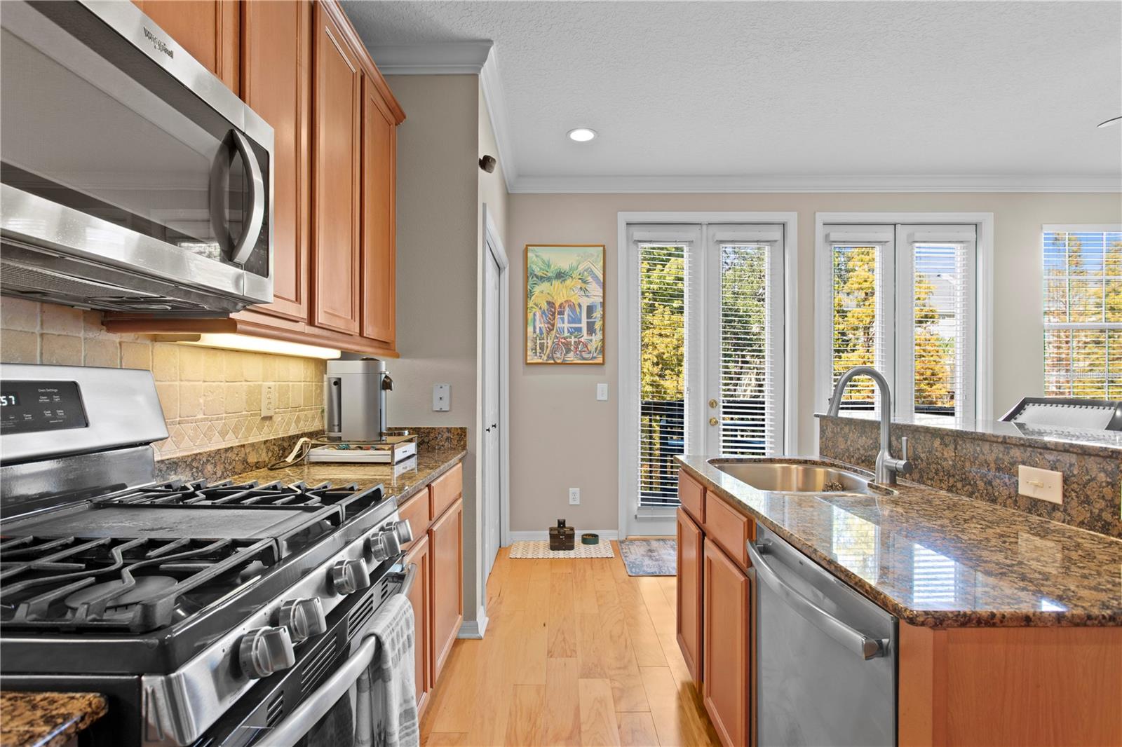 Image 18 of 44 For 3023 Pointeview Drive