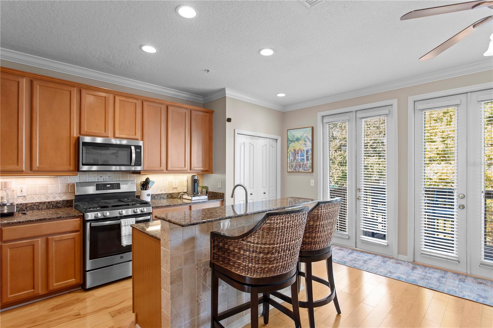 Image 19 of 44 For 3023 Pointeview Drive