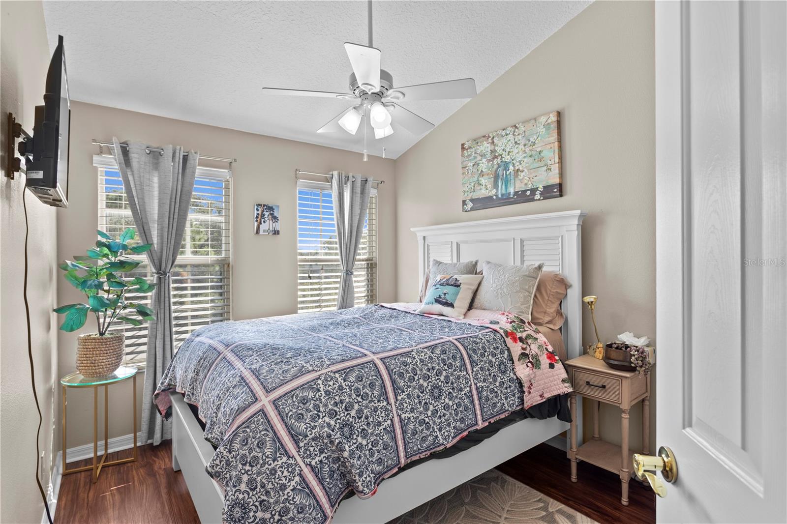 Image 32 of 44 For 3023 Pointeview Drive