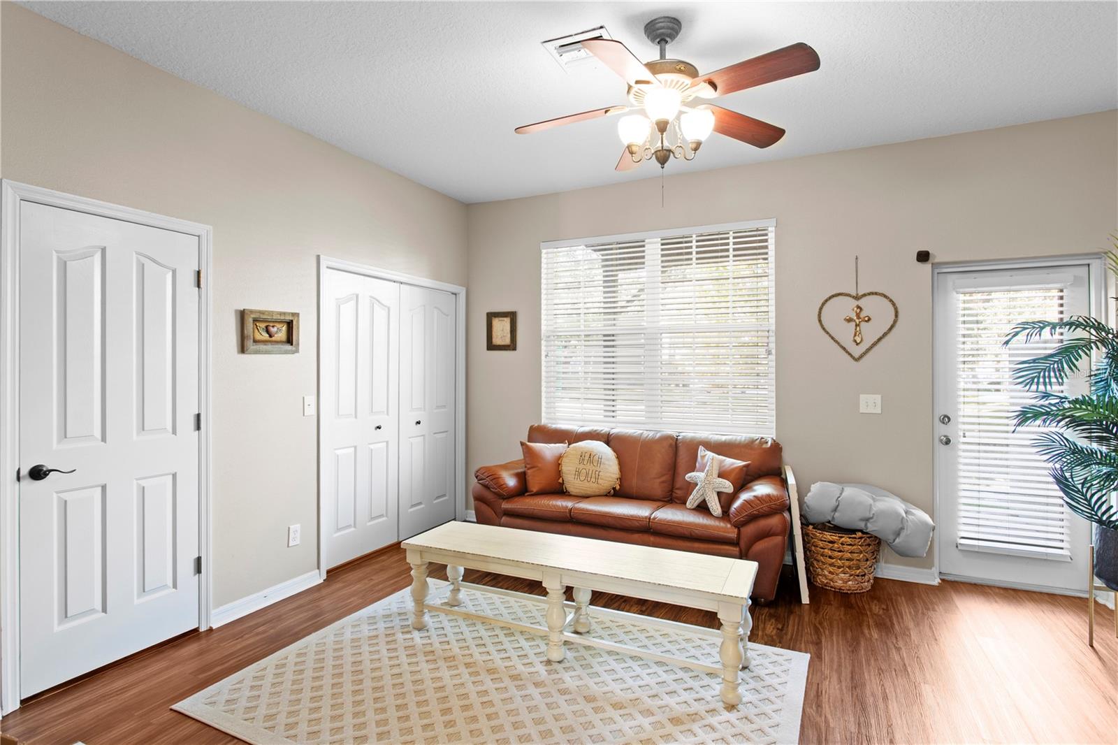 Image 4 of 44 For 3023 Pointeview Drive