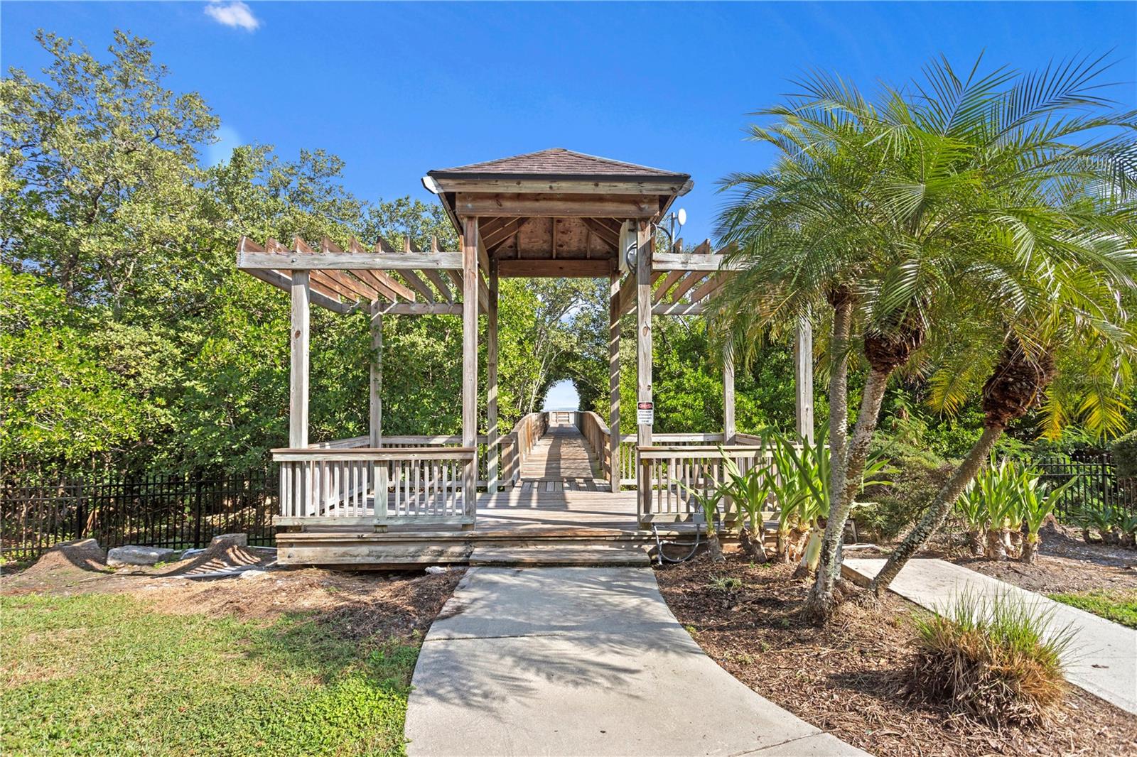 Image 40 of 44 For 3023 Pointeview Drive