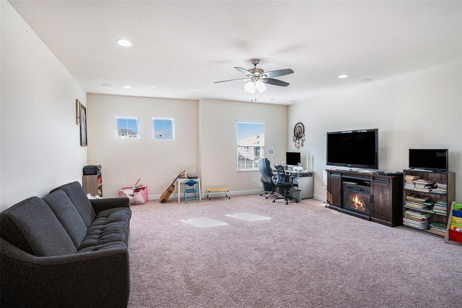 Image 17 of 38 For 10439 Waterstone Drive