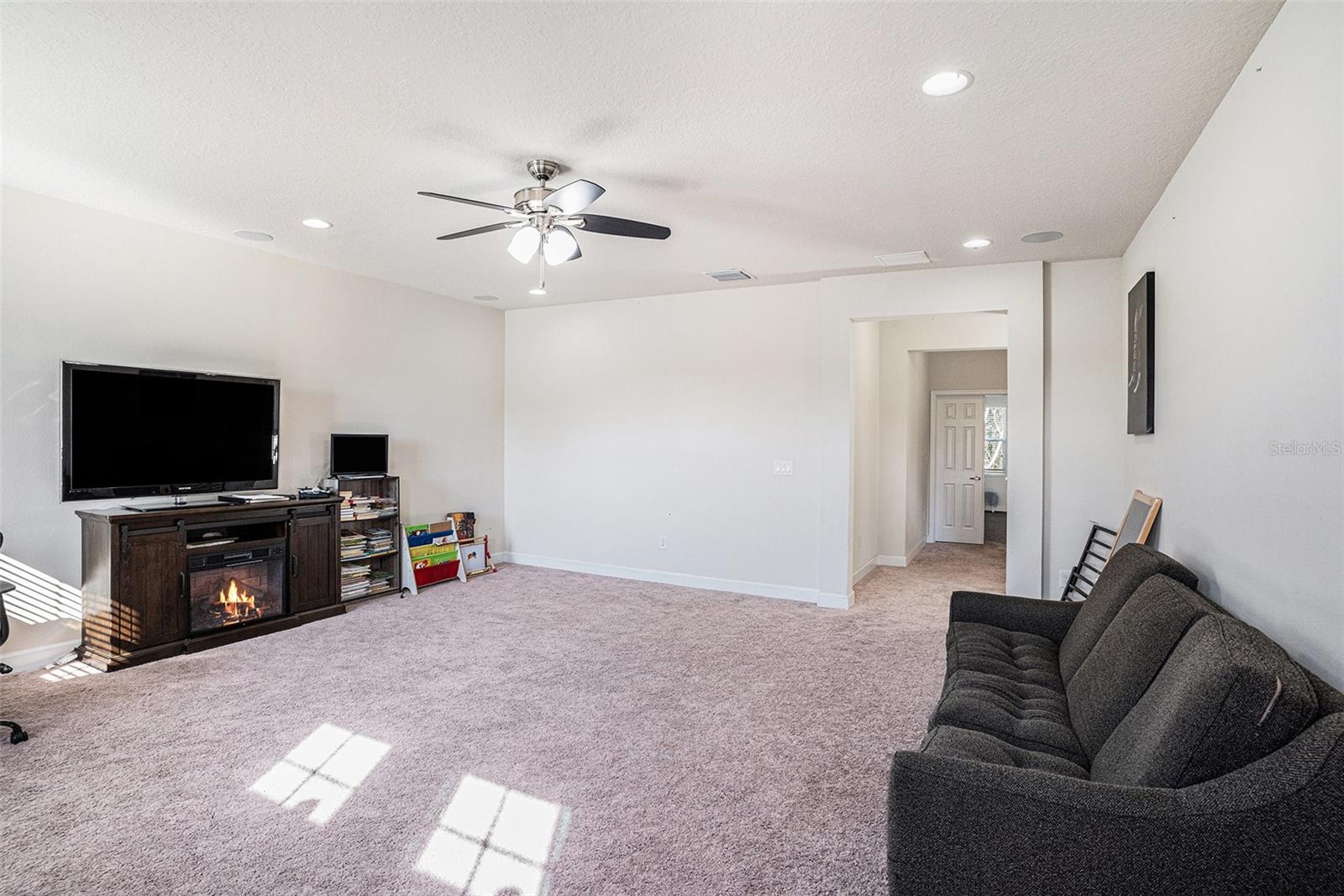 Image 18 of 38 For 10439 Waterstone Drive