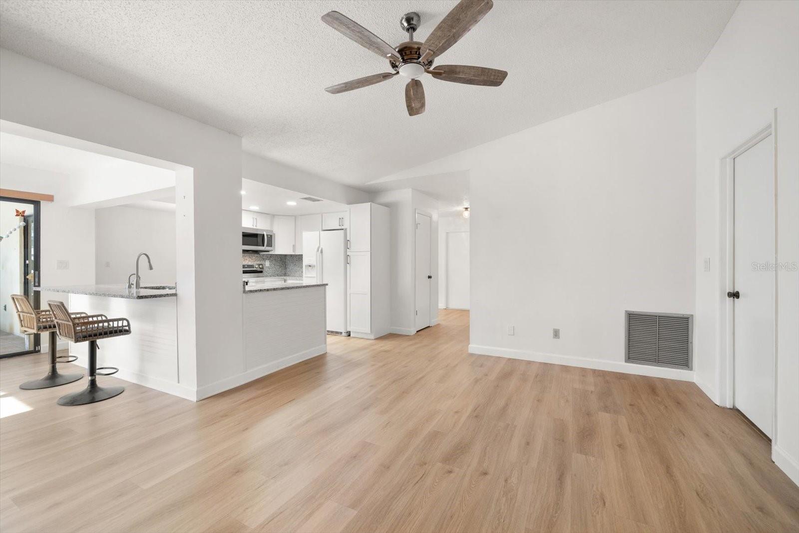 Image 10 of 31 For 9582 103rd Avenue