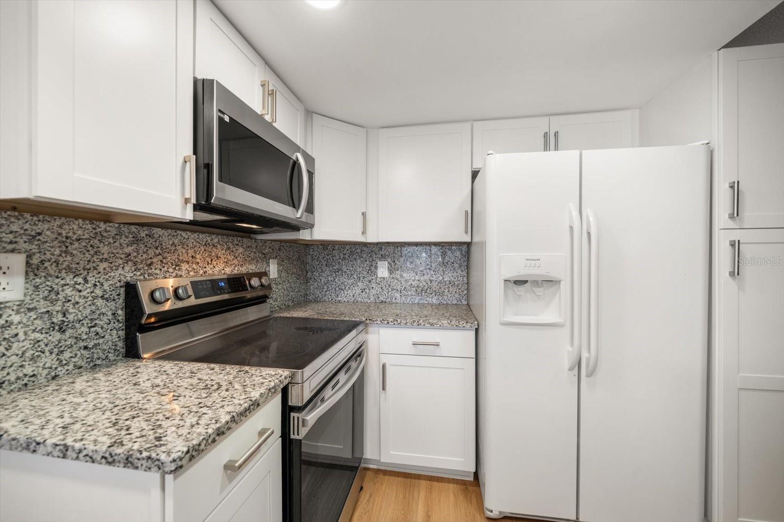 Image 11 of 31 For 9582 103rd Avenue