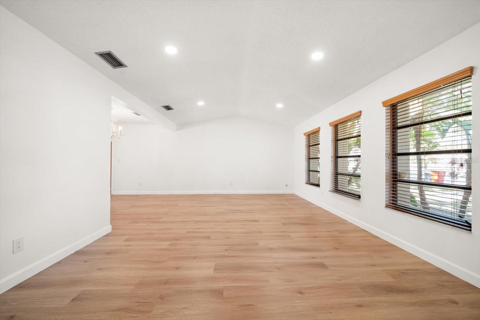 Image 18 of 31 For 9582 103rd Avenue