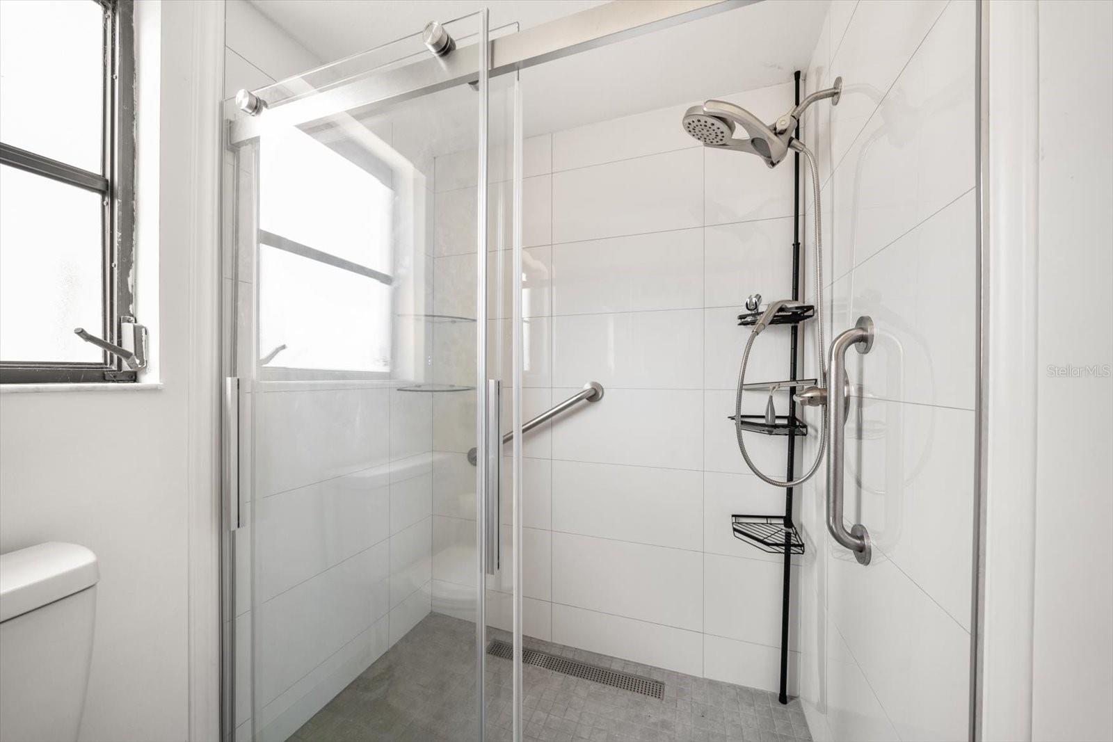 Image 21 of 31 For 9582 103rd Avenue