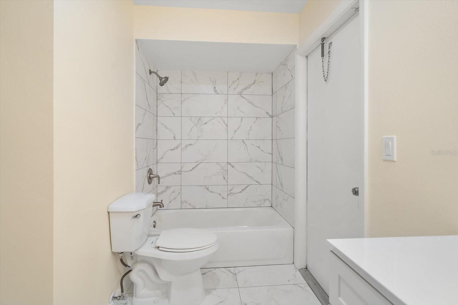 Image 28 of 31 For 9582 103rd Avenue