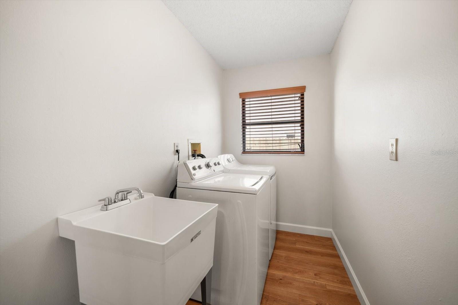 Image 29 of 31 For 9582 103rd Avenue