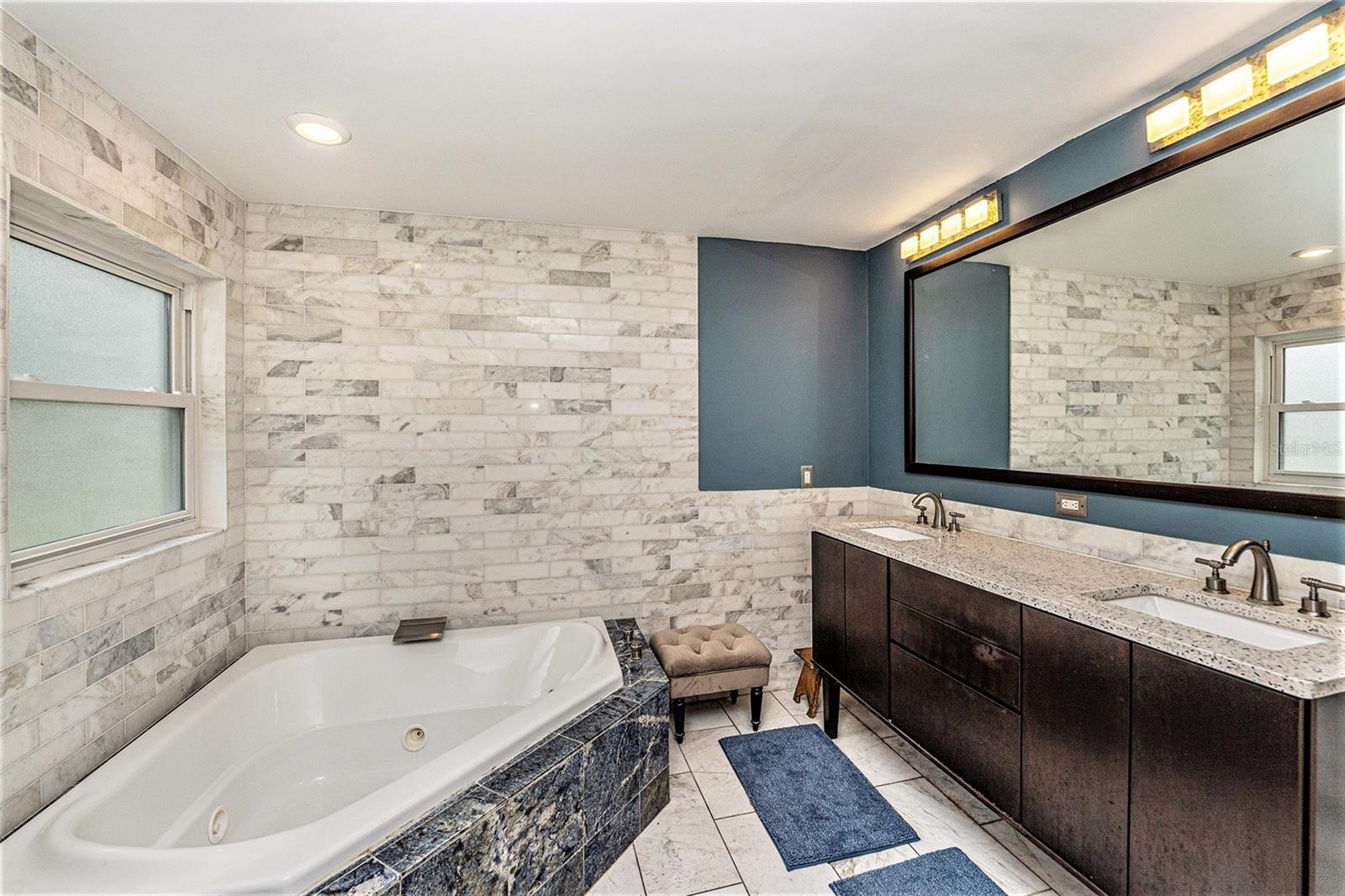 Image 10 of 25 For 656 Soundview Drive