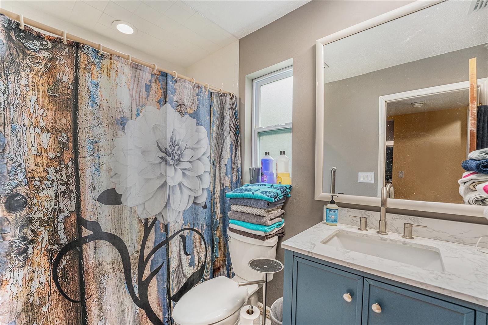 Image 11 of 25 For 656 Soundview Drive