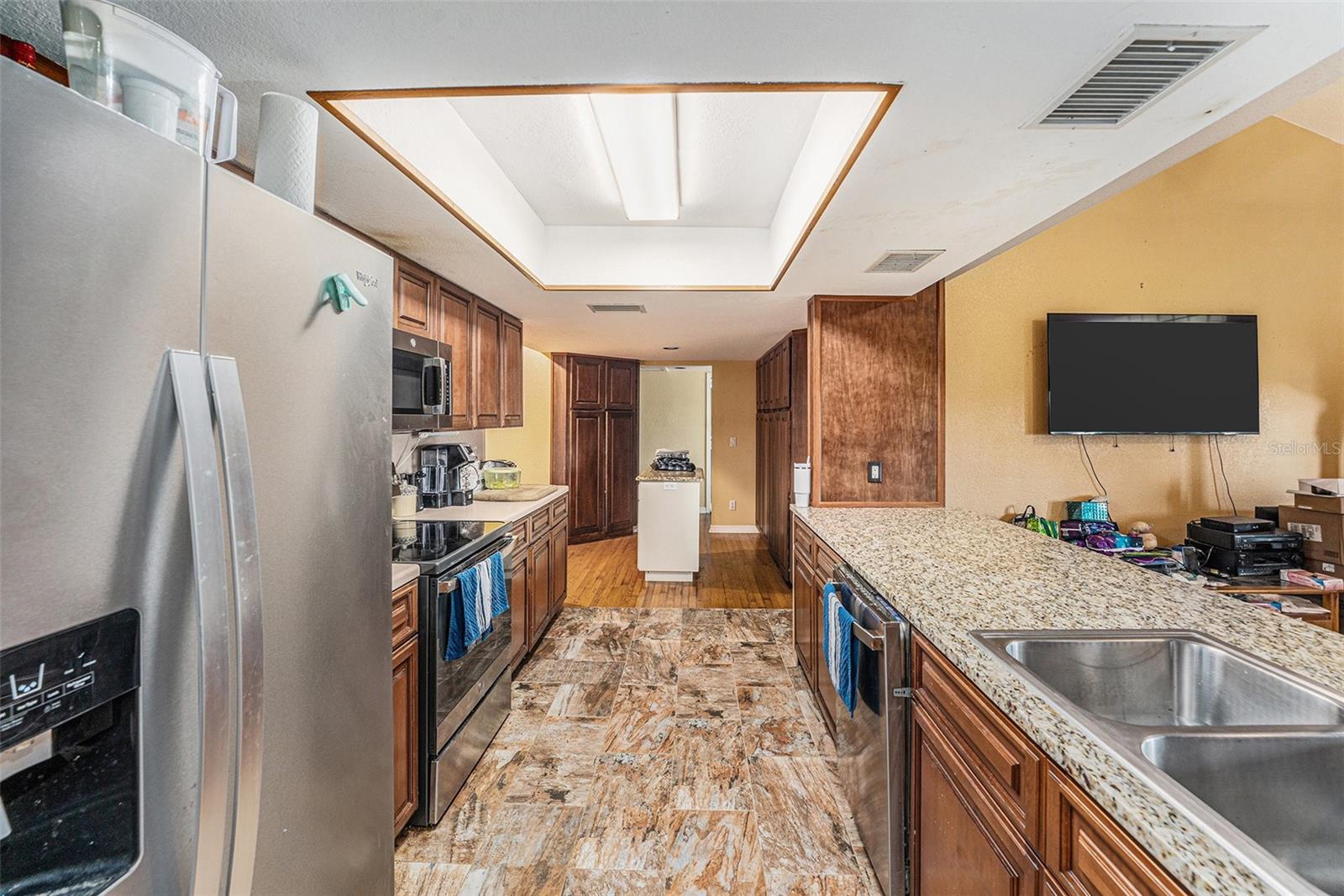 Image 12 of 25 For 656 Soundview Drive