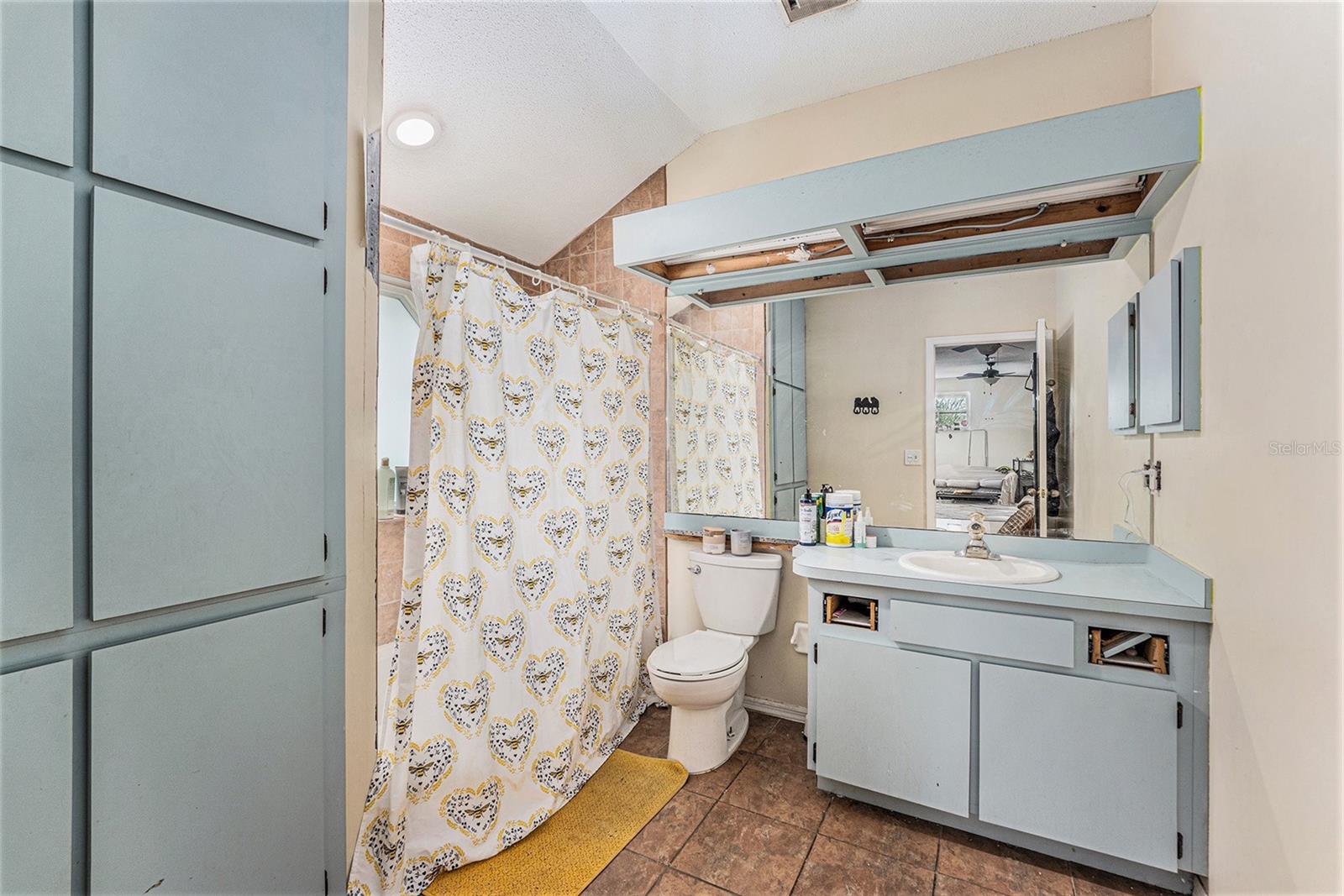 Image 16 of 25 For 656 Soundview Drive