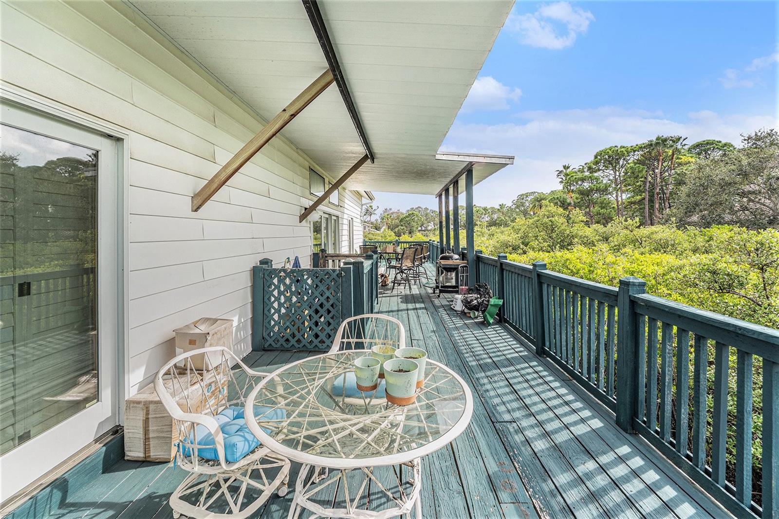 Image 5 of 25 For 656 Soundview Drive