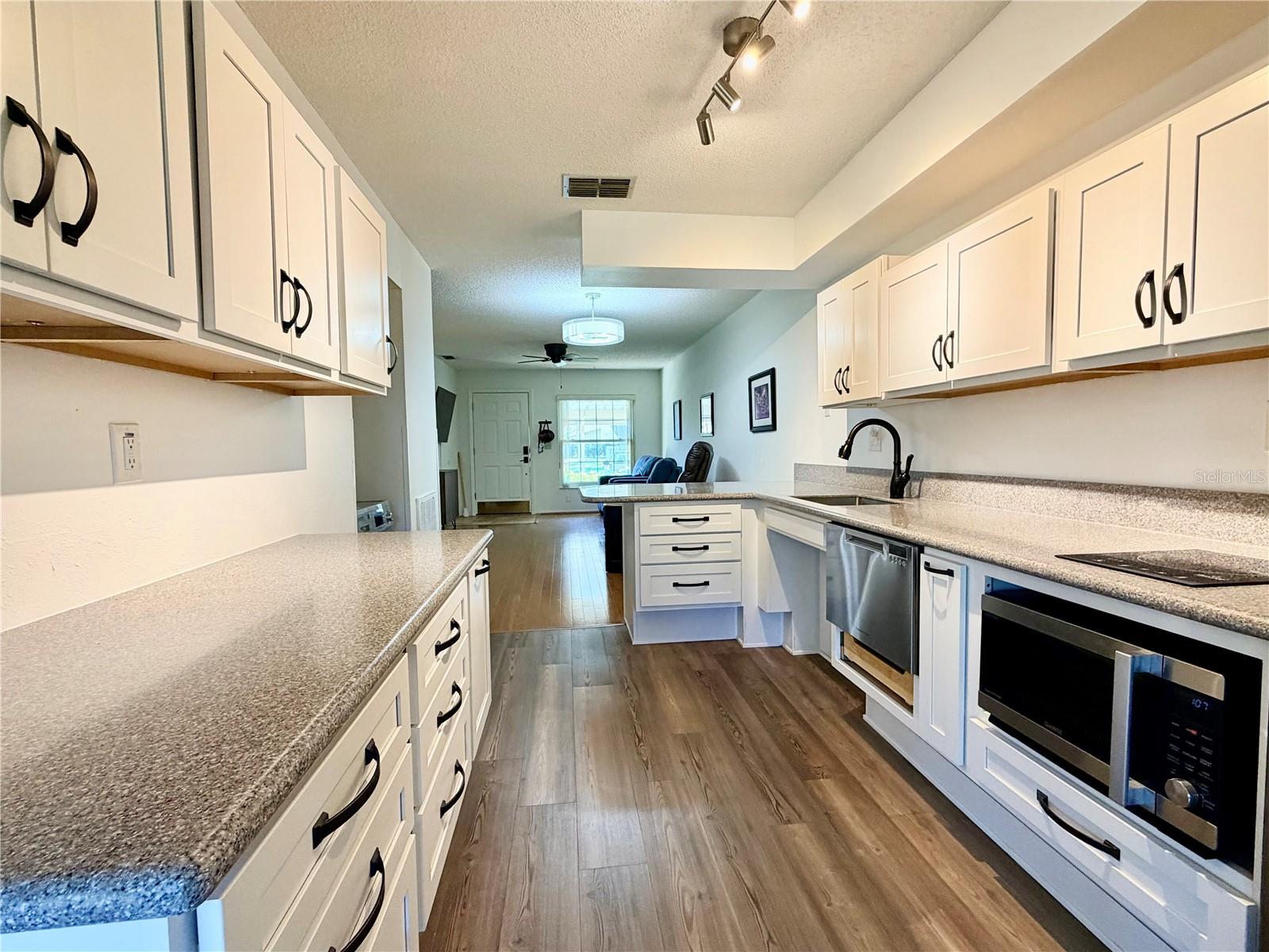 Image 22 of 43 For 1114 Castlemay Circle