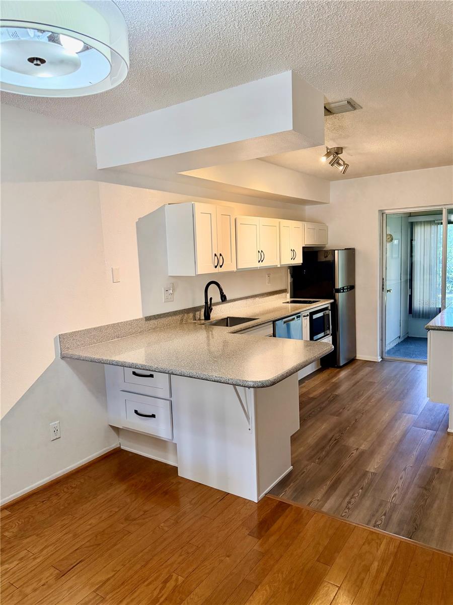 Image 23 of 43 For 1114 Castlemay Circle