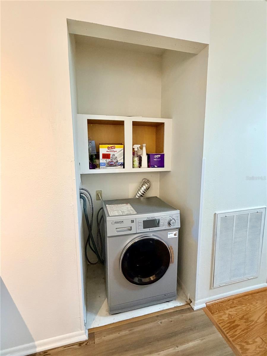 Image 25 of 43 For 1114 Castlemay Circle