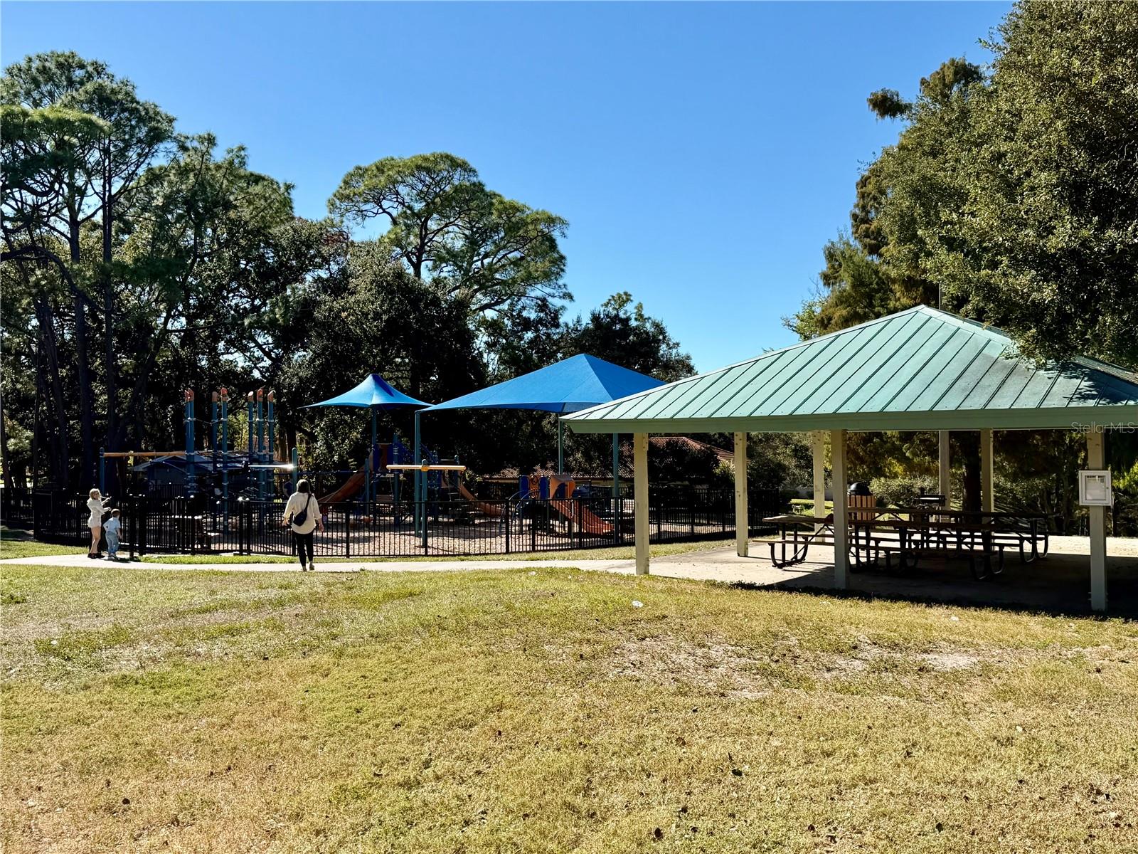 Image 30 of 43 For 1114 Castlemay Circle