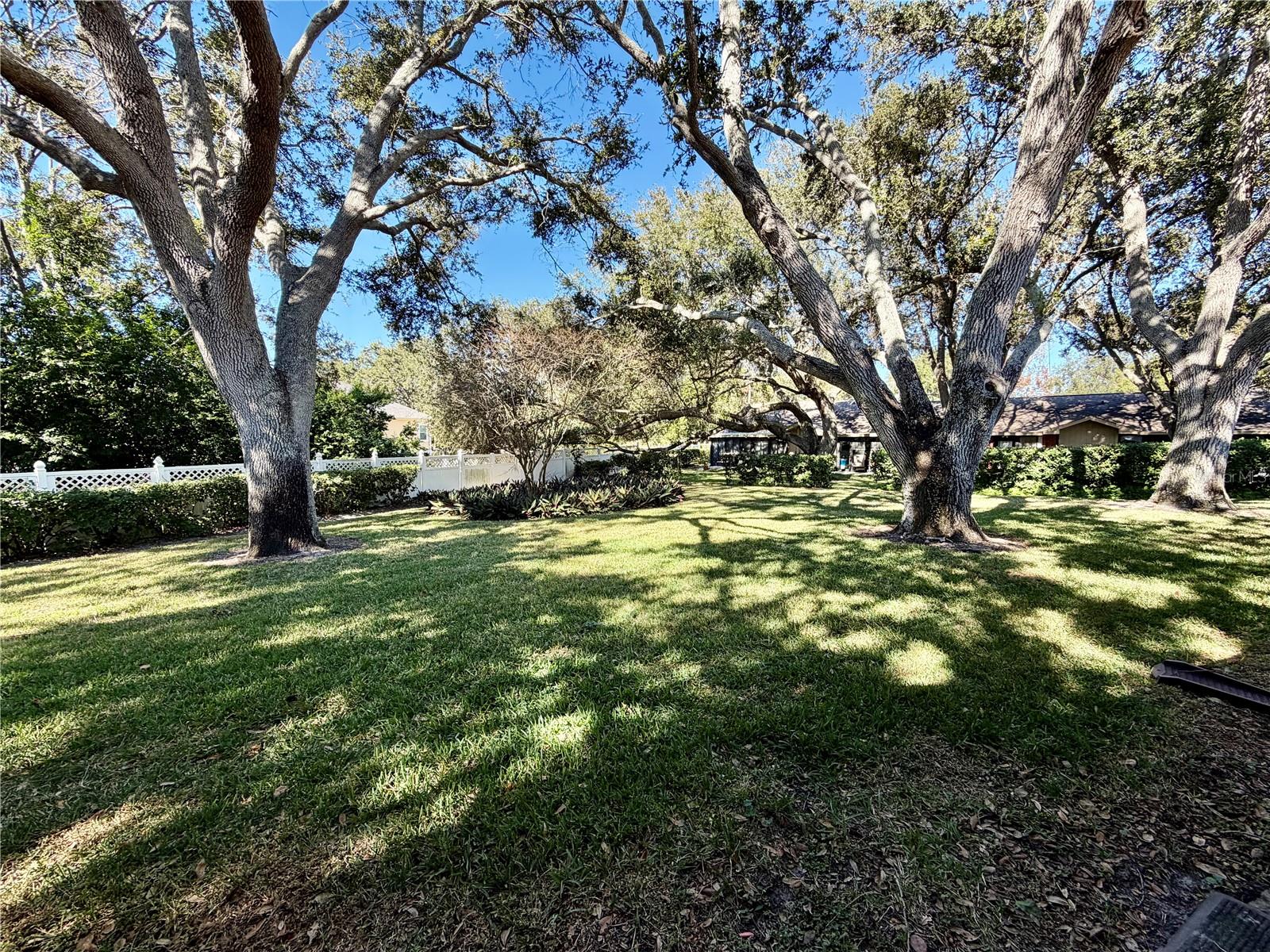 Image 7 of 43 For 1114 Castlemay Circle