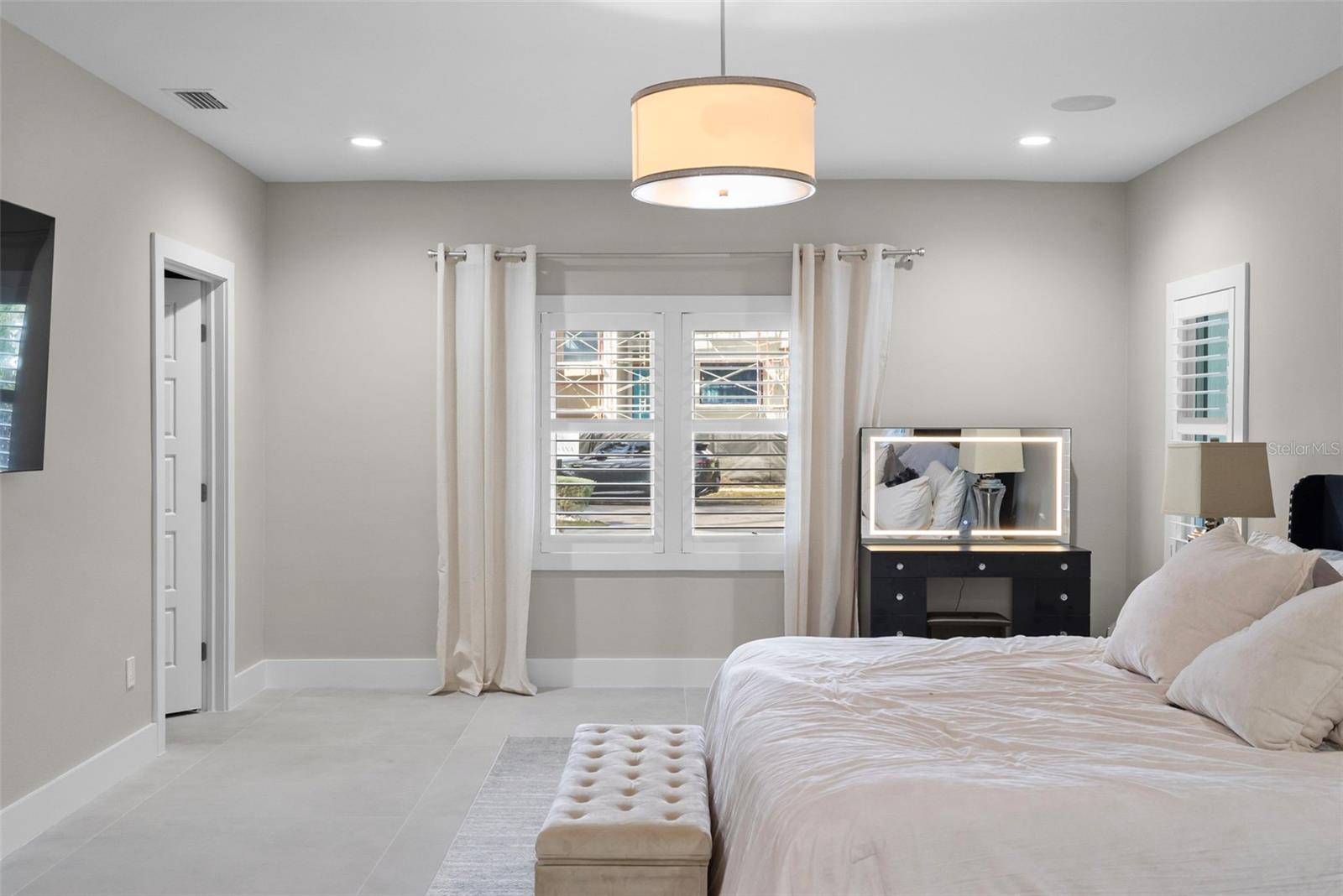 Image 19 of 45 For 5018 The Riviera Street