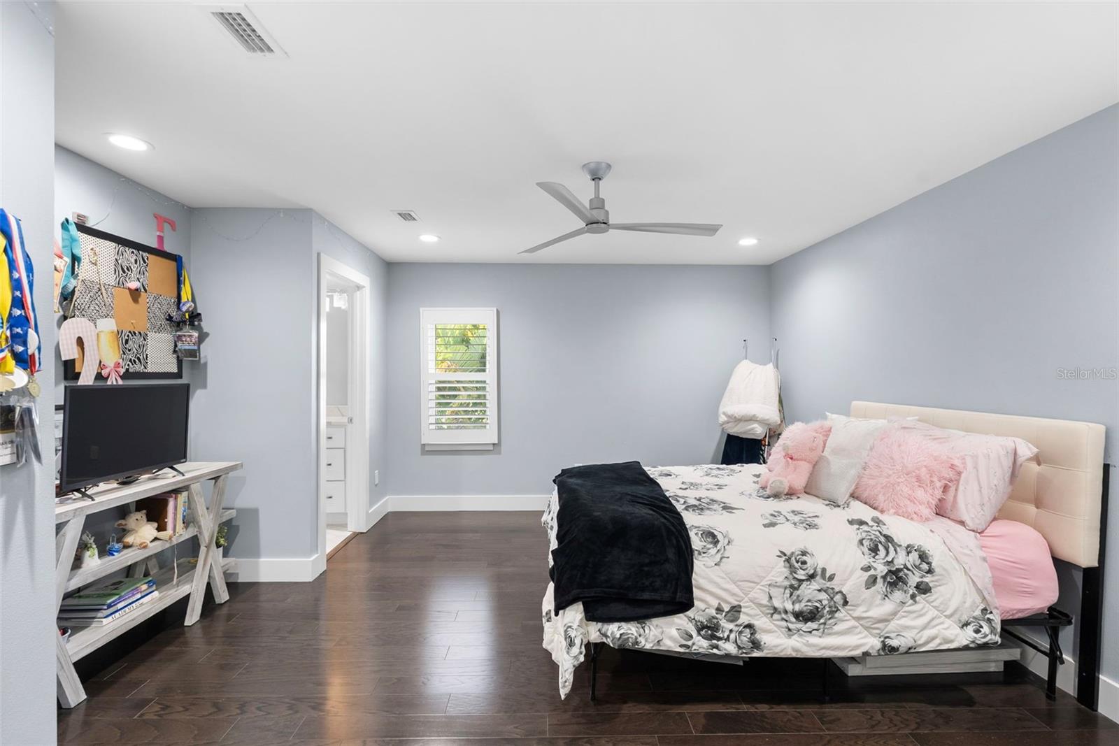 Image 25 of 45 For 5018 The Riviera Street