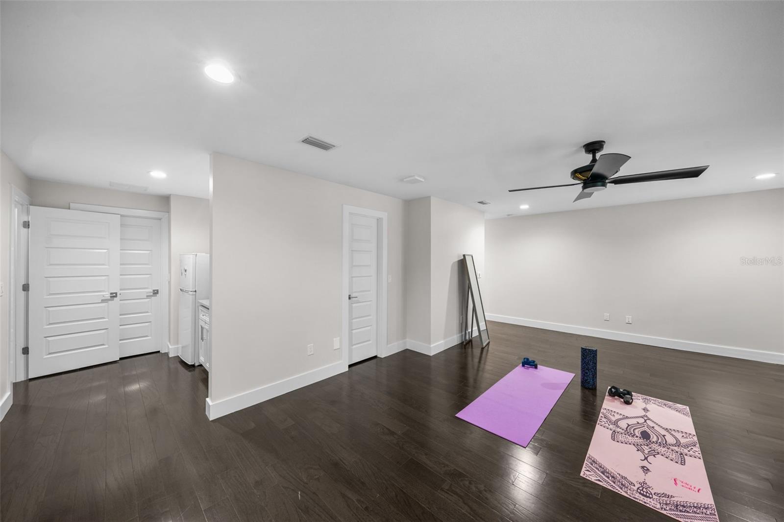 Image 32 of 45 For 5018 The Riviera Street