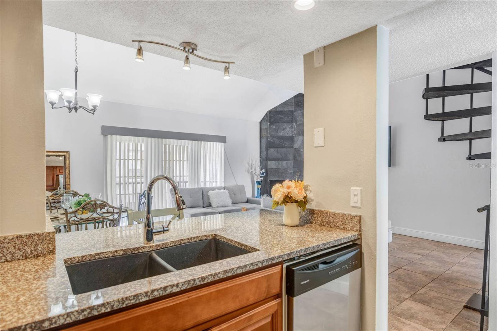 Image 15 of 48 For 5155 Puritan Circle 1021