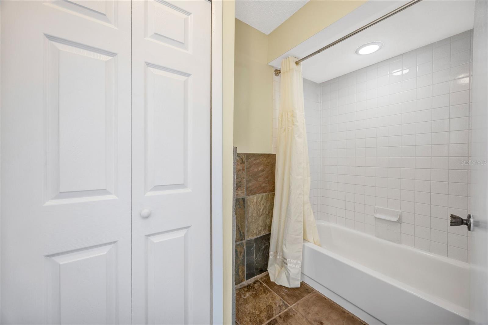 Image 24 of 48 For 5155 Puritan Circle 1021