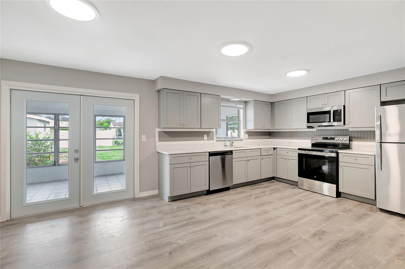 Image 10 of 37 For 5900 Beech Street