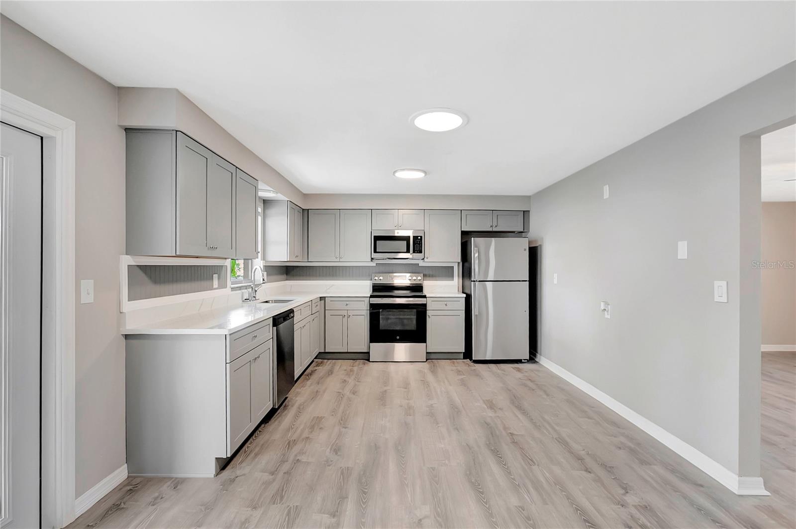 Image 11 of 37 For 5900 Beech Street