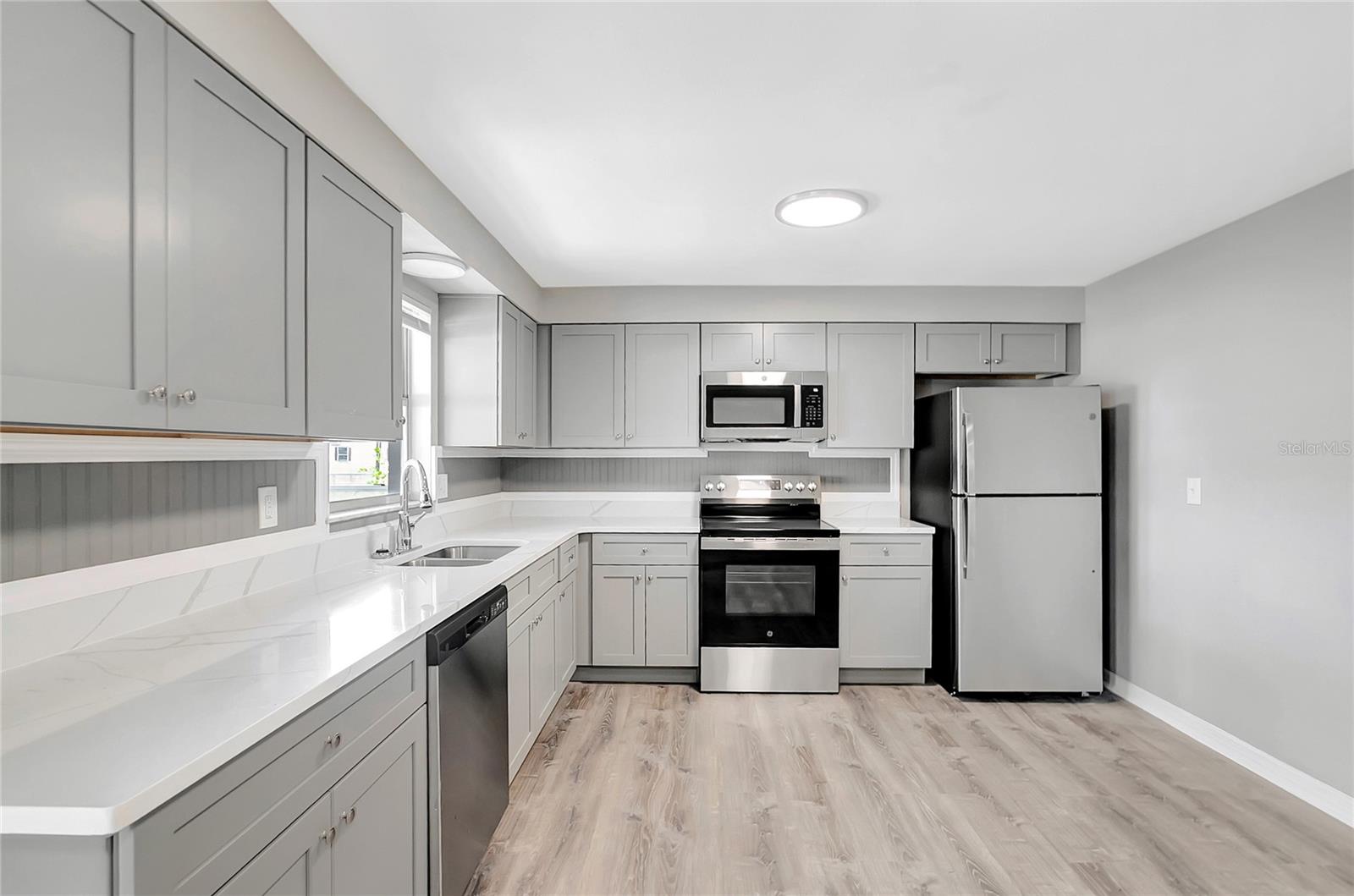 Image 13 of 37 For 5900 Beech Street