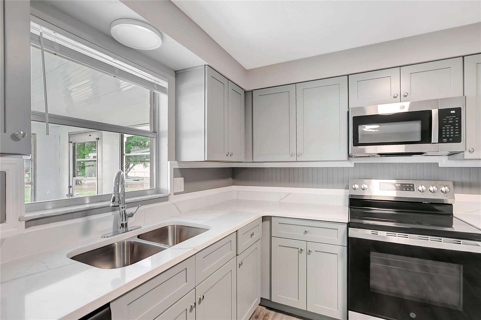 Image 14 of 37 For 5900 Beech Street