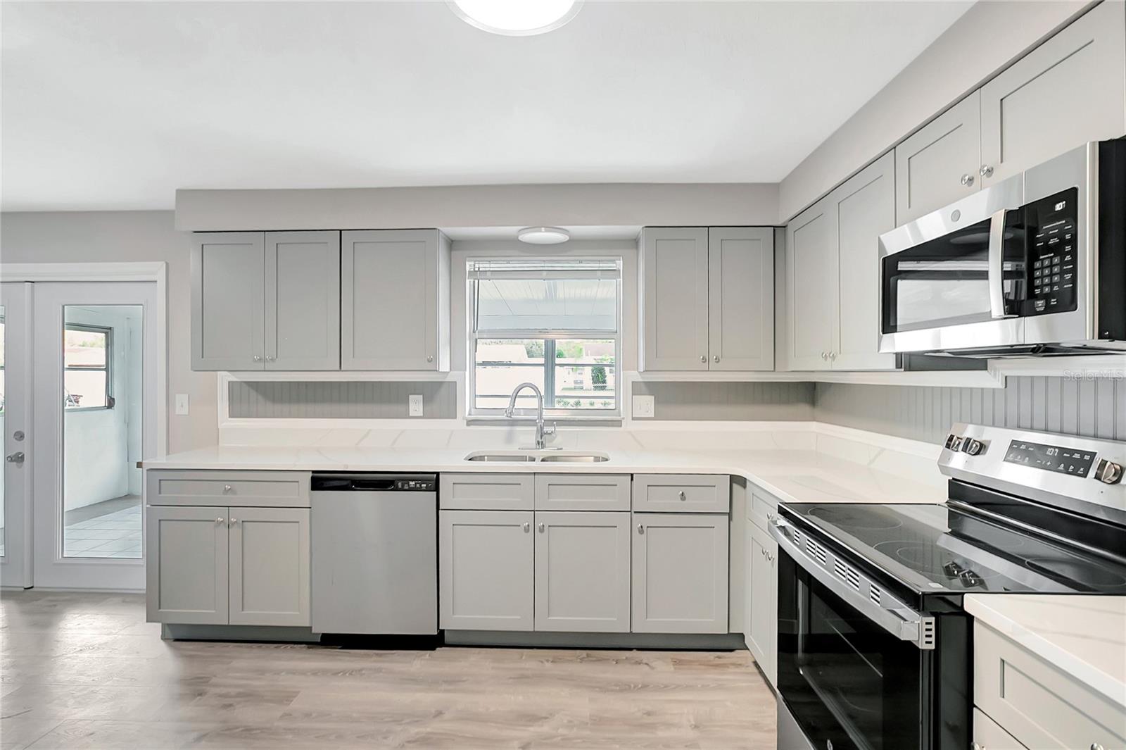 Image 16 of 37 For 5900 Beech Street