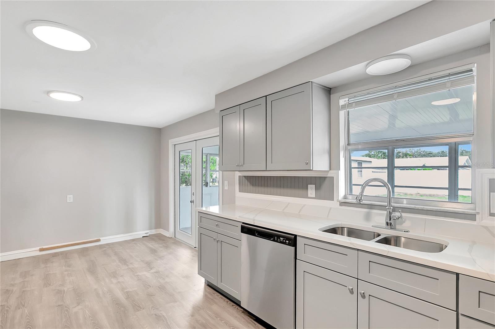 Image 17 of 37 For 5900 Beech Street