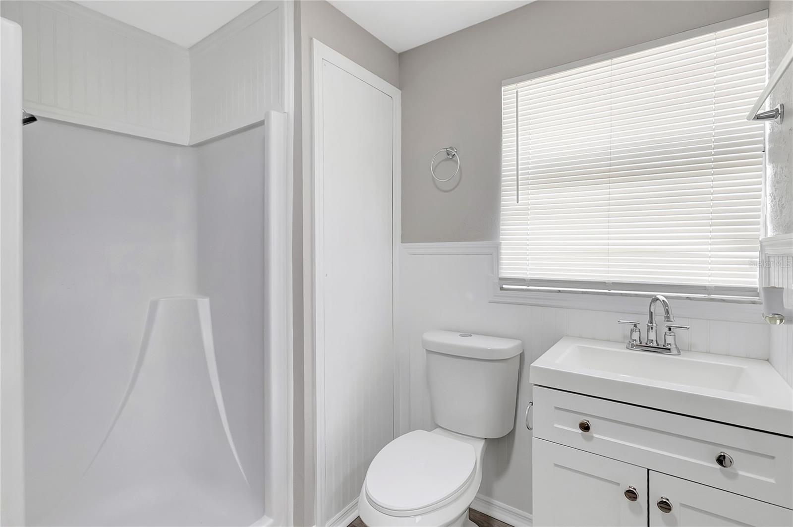 Image 23 of 37 For 5900 Beech Street