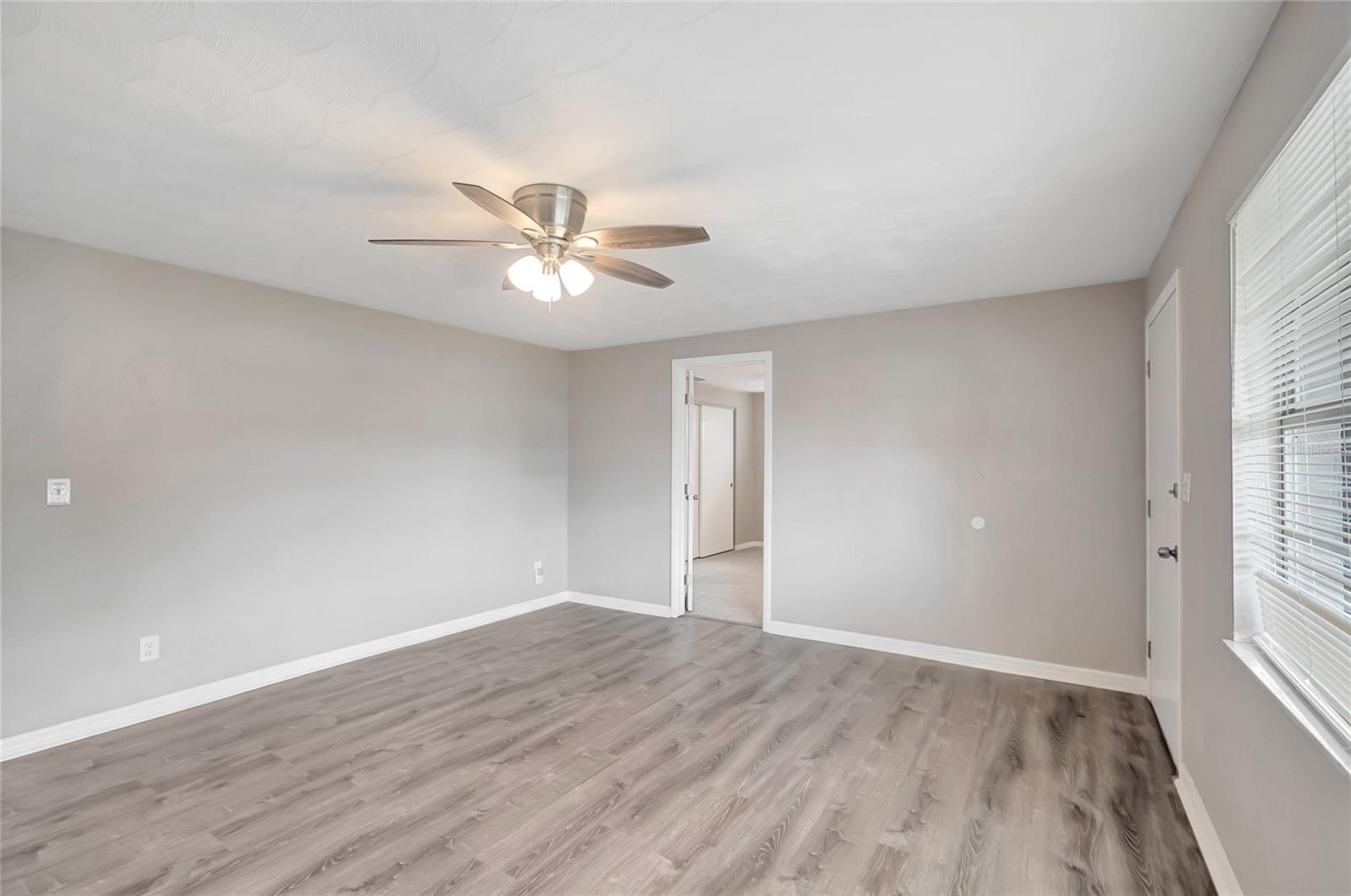 Image 8 of 37 For 5900 Beech Street