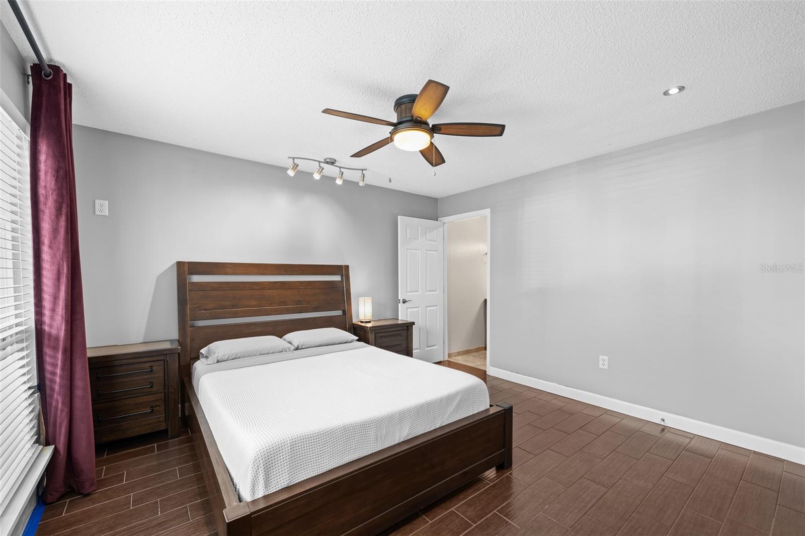 Image 12 of 67 For 9481 Highland Oak Drive 1709