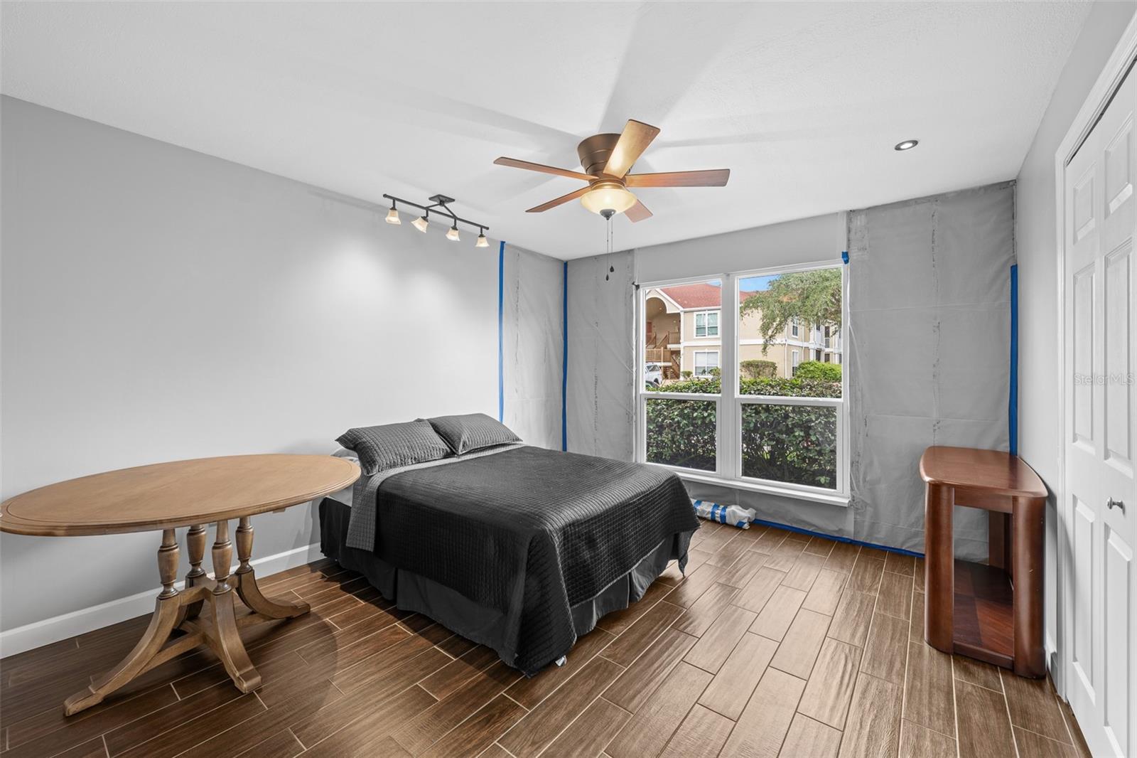 Image 16 of 67 For 9481 Highland Oak Drive 1709