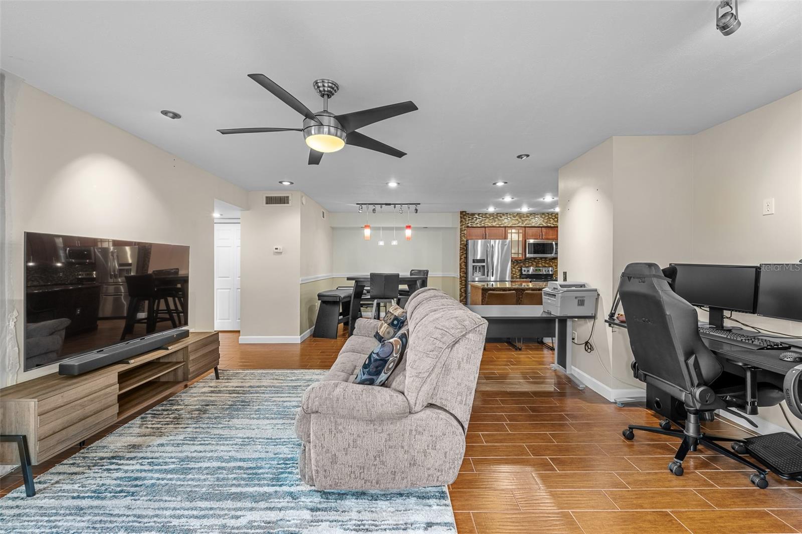 Image 8 of 67 For 9481 Highland Oak Drive 1709